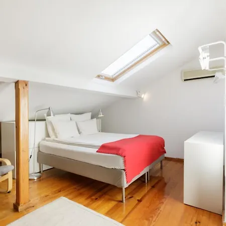 Prime Location Loft With Terrace Lissabon